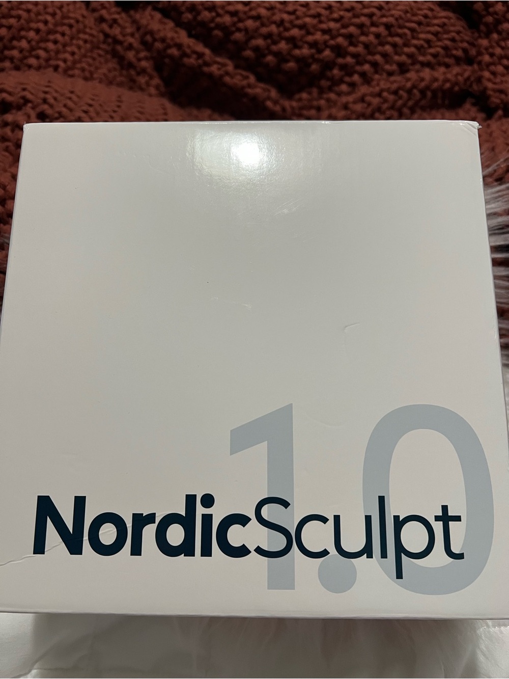 NordicSculpt body Device in White and Silver